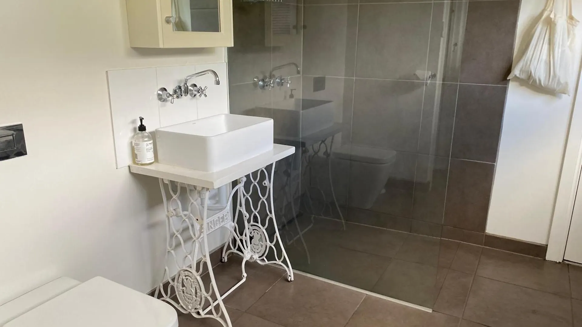 Writer'S Cottage, Luxurious Oasis In The Heart Of North Hobart 0*,